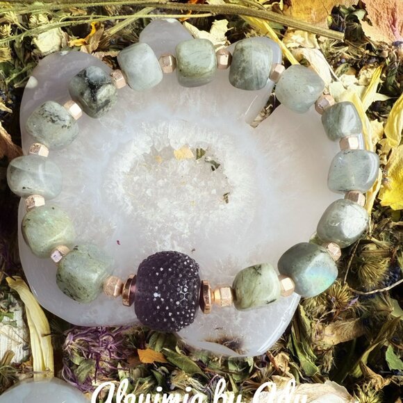 Labradorite and deep purple crystal statement bracelet - Picture 1 of 1